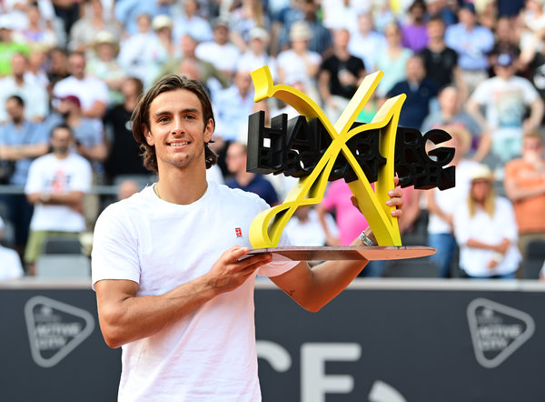 实现三连霸 实现三连霸